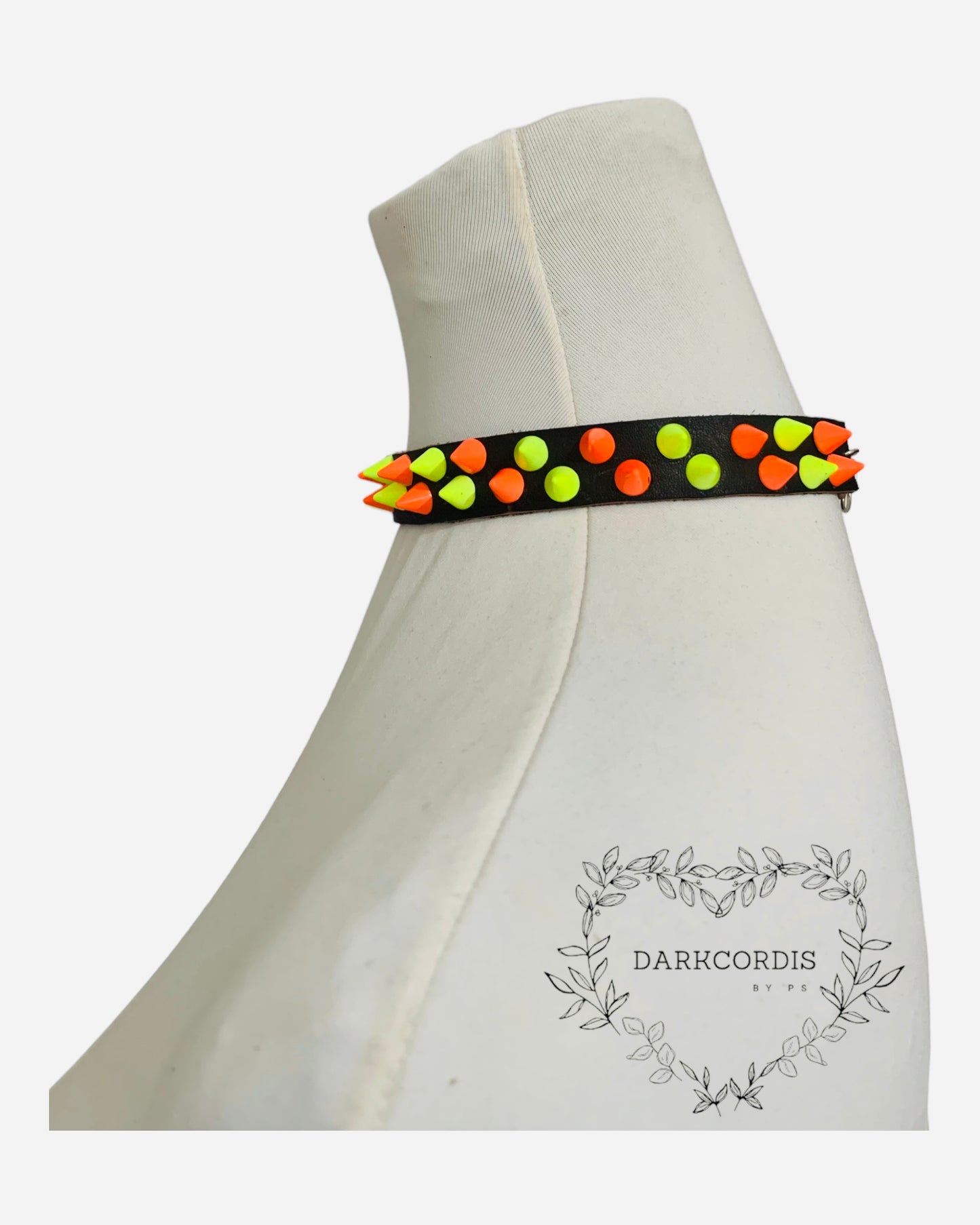 Choker spikes fluo