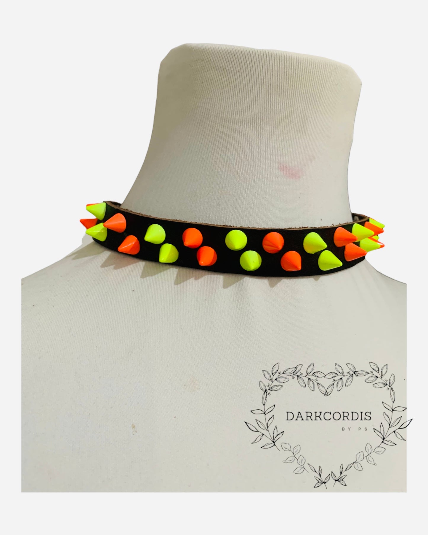 Choker spikes fluo